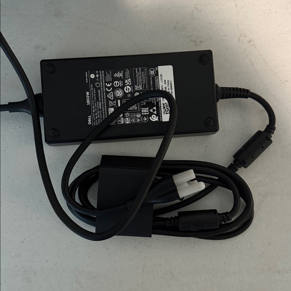 Dell SD25TB4 Pro Thunderbolt 4 Smart Dock - Picture 9 of 13